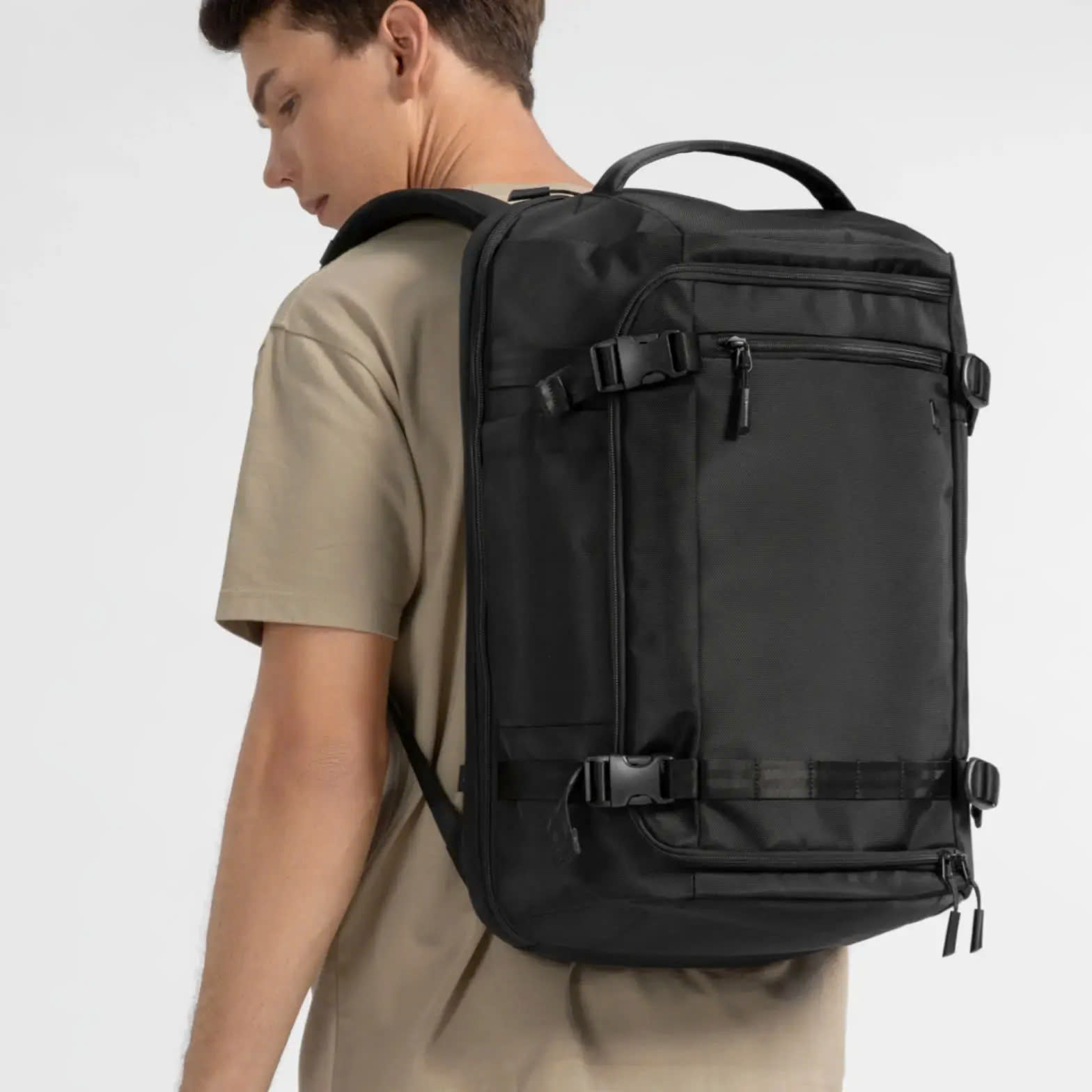 balo-tomtoc-usa-navigator-t67-travel-laptop-backpack-t67-01